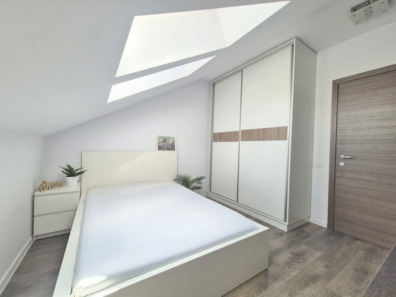 Doua camere, ap. superb mobilat, parcare, 8 minute metrou Nicolae Teclu, comision 0%,